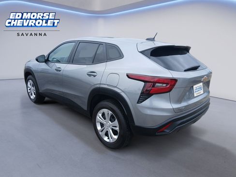 Used 2024 Chevrolet Trax LS w/ Driver Confidence Package FWD image 3