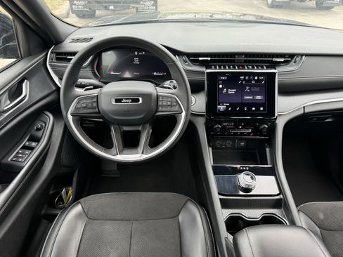 Used 2023 Jeep Grand Cherokee L Laredo image 14