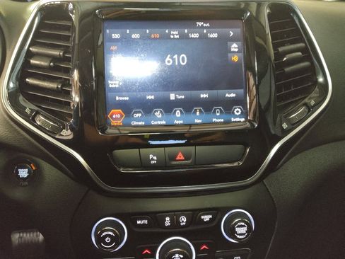 Used 2020 Jeep Cherokee Limited image 25