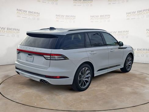 New 2026 Lincoln Aviator 2WD w/ Jet Appearance Package image 5