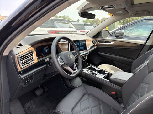Used 2024 Volkswagen Atlas SE AWD/4WD image 8