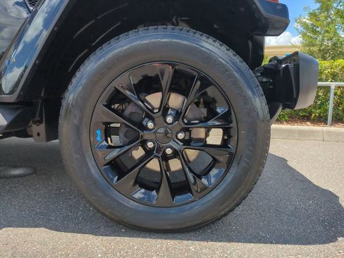 Used 2023 Jeep Wrangler Unlimited Sahara AWD/4WD image 14