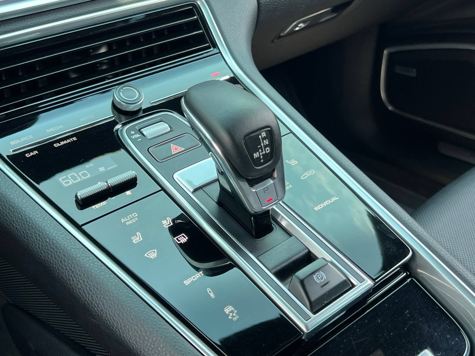 Certified 2023 Porsche Panamera 4S Executive AWD/4WD image 33