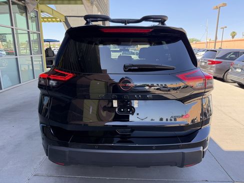 Used 2025 Nissan Rogue SV AWD/4WD image 13