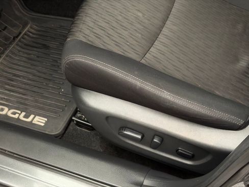 Used 2019 Nissan Rogue SV image 12