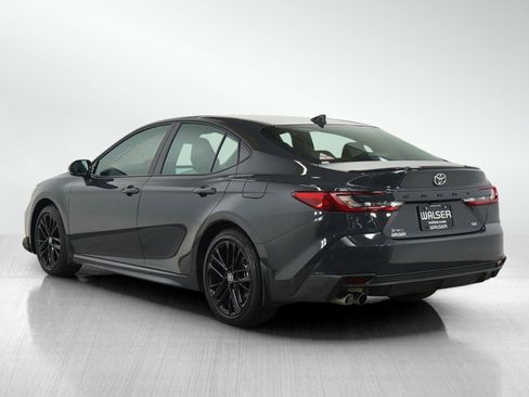 Used 2025 Toyota Camry SE image 3