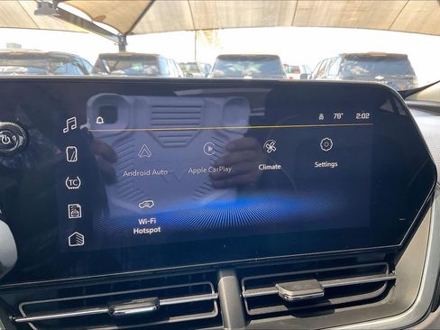 Used 2025 Chevrolet Trax ACTIV FWD image 31