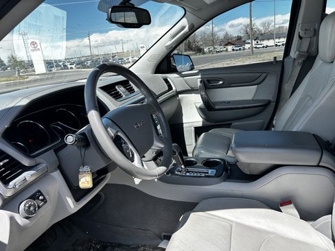 Used 2016 GMC Acadia SLT w/ Technology Package AWD/4WD image 9