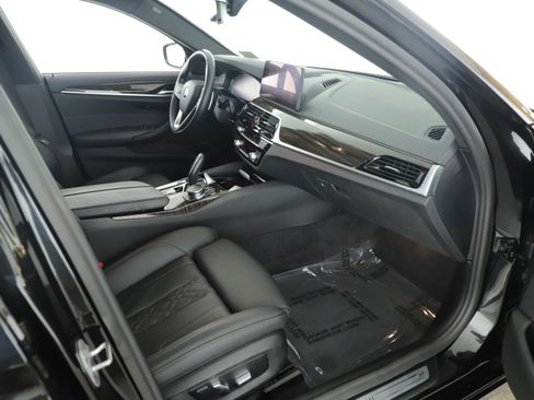 Used 2023 BMW 530i w/ Convenience Package image 16