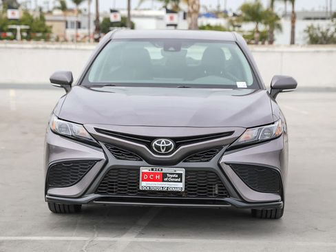 Used 2023 Toyota Camry SE FWD image 3