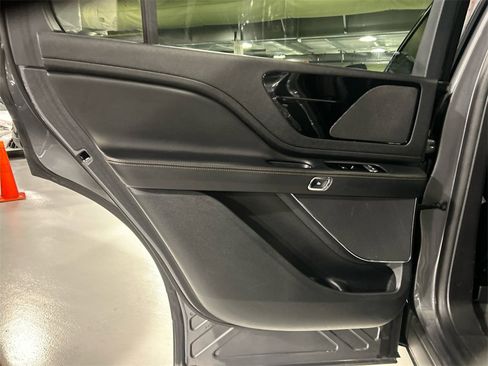 Used 2023 Lincoln Aviator AWD w/ Premium Package image 23