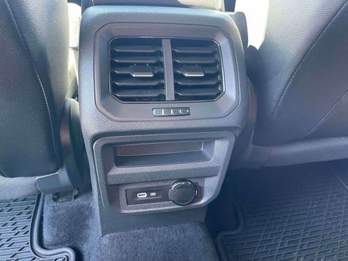 Used 2021 Volkswagen Tiguan SE image 13