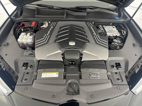 Used 2024 Lamborghini Urus Performante AWD/4WD image 32