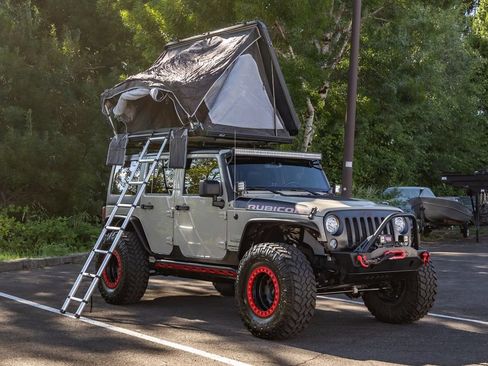 Used 2018 Jeep Wrangler Unlimited Rubicon AWD/4WD image 1