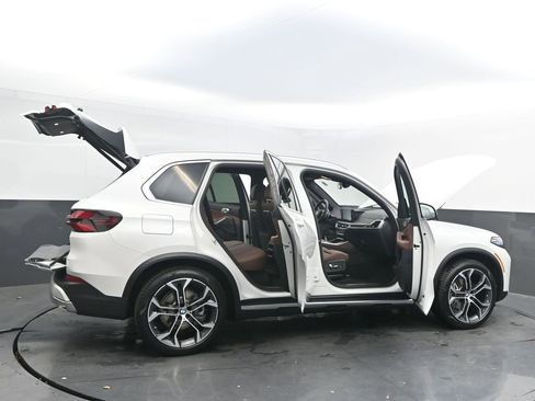 Certified 2025 BMW X5 sDrive40i w/ Parking Assistance Package image 50