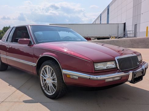 Used 1990 Buick Riviera Coupe FWD image 21