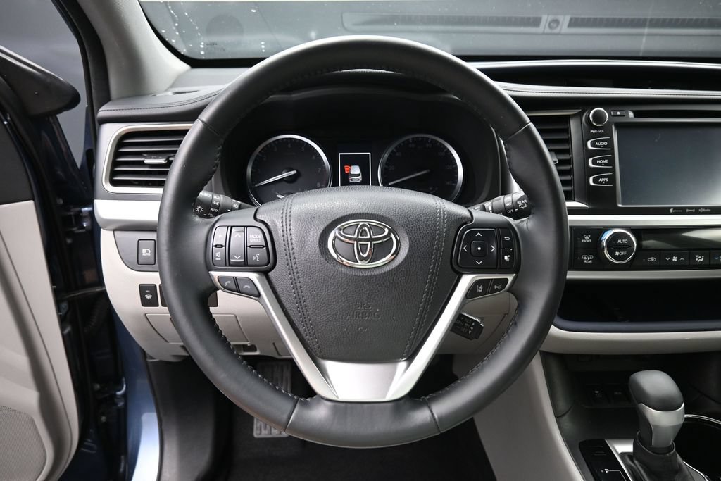 Used 2017 Toyota Highlander XLE FWD image 16