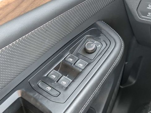 Used 2025 Volkswagen Atlas SE FWD image 23