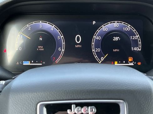 New 2025 Jeep Grand Cherokee Limited w/ Trailer Tow Package image 18