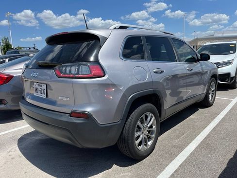 Used 2019 Jeep Cherokee Latitude Plus FWD image 3