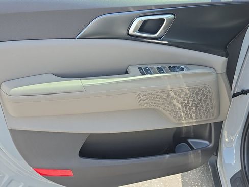 New 2027 Kia Carnival LXS FWD image 18