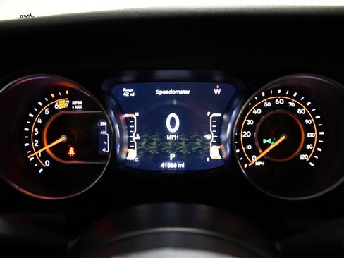 Used 2022 Jeep Wrangler Unlimited Sahara image 12