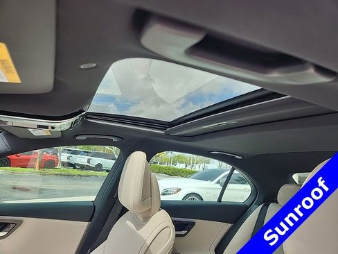 Used 2024 Mercedes-Benz C 300 Sedan image 4