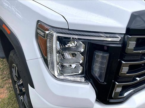 Used 2022 GMC Sierra 2500 AT4 w/ AT4 Premium Plus Package AWD/4WD image 33