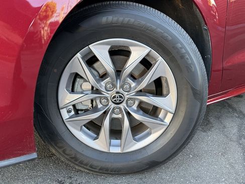 Used 2022 Toyota Sienna XLE FWD image 18