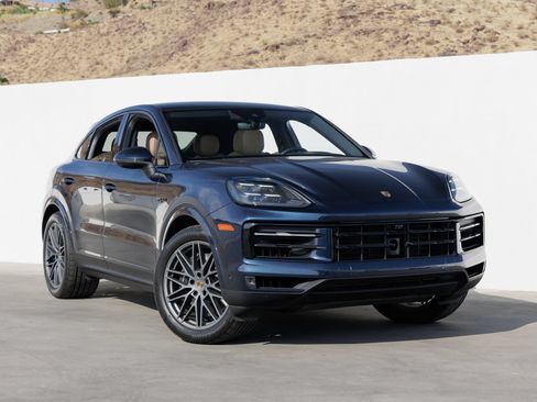 Certified 2025 Porsche Cayenne E-Hybrid Coupe AWD/4WD image 9
