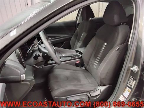Used 2024 Hyundai Elantra SEL image 10