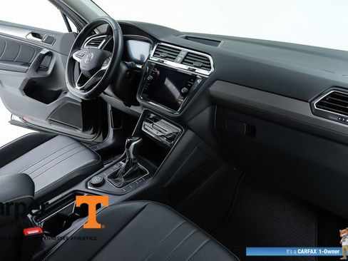 Used 2024 Volkswagen Tiguan SE image 32