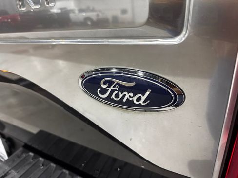 Used 2015 Ford F150 Platinum w/ Equipment Group 701A Luxury image 31