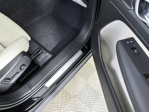 Certified 2025 Volvo XC40 B5 Ultra AWD/4WD image 27