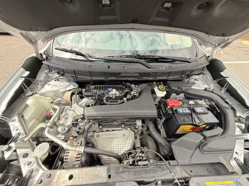 Used 2018 Nissan Rogue S image 32