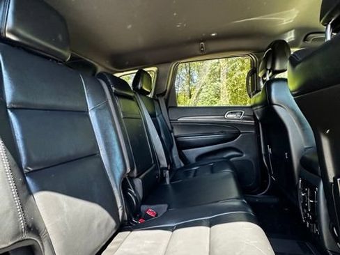 Used 2018 Jeep Grand Cherokee Limited AWD/4WD image 19