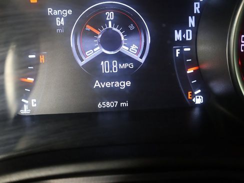 Used 2019 Dodge Challenger SXT image 29