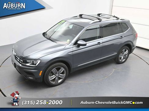 Used 2020 Volkswagen Tiguan SEL AWD/4WD image 28