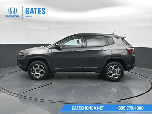 Used 2022 Jeep Compass Trailhawk w/ Trailhawk Convenience Group AWD/4WD image 7