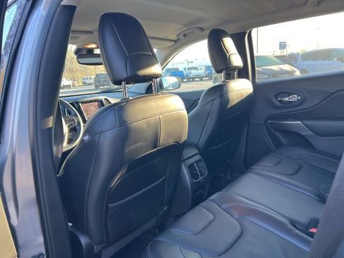 Used 2019 Jeep Cherokee Limited image 12