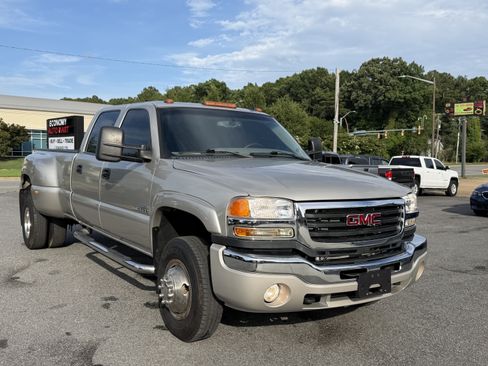 Used 2007 GMC Sierra 3500 SLT w/ Heavy-Duty Power Package AWD/4WD image 3