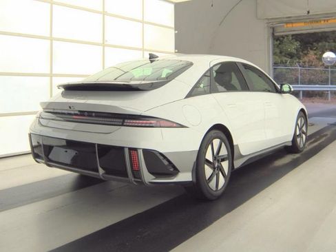 Used 2024 Hyundai Ioniq 6 SE RWD image 4
