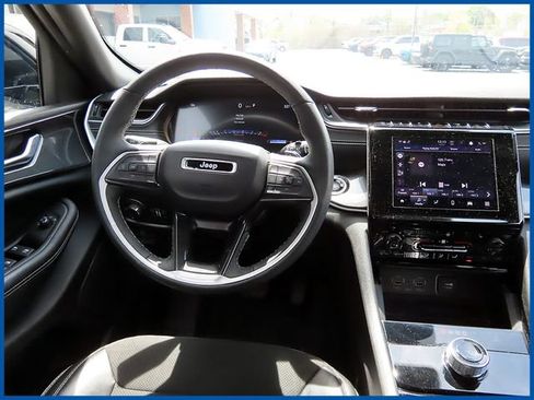 Certified 2023 Jeep Grand Cherokee Altitude AWD/4WD image 12