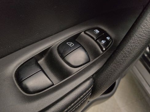 Used 2019 Nissan Rogue S w/ Special Edition Package FWD image 27