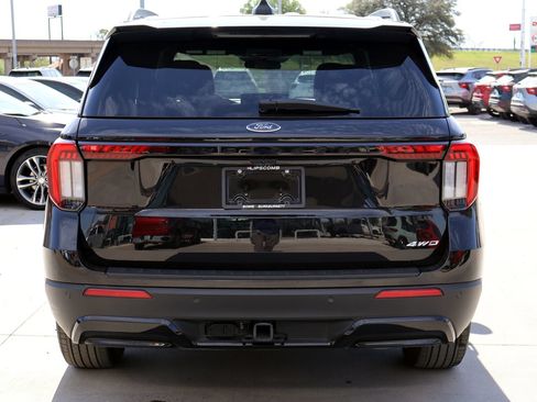 Used 2025 Ford Explorer ST-Line AWD/4WD image 8