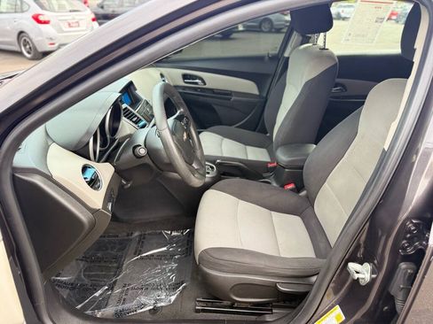 Used 2014 Chevrolet Cruze LS FWD image 12
