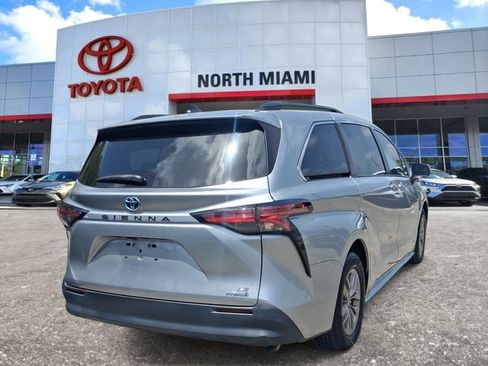 Used 2021 Toyota Sienna LE FWD image 4