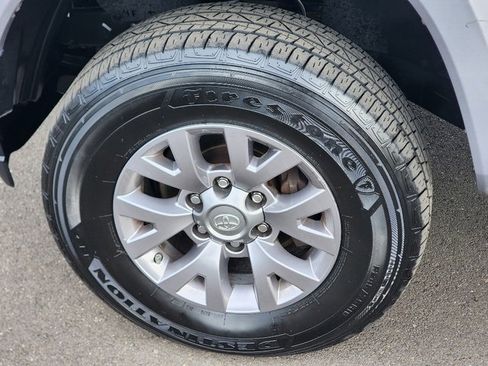 Used 2018 Toyota Tacoma SR5 image 18