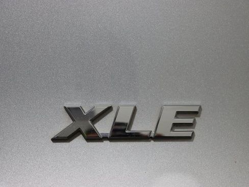 Used 2020 Toyota RAV4 XLE Premium image 10