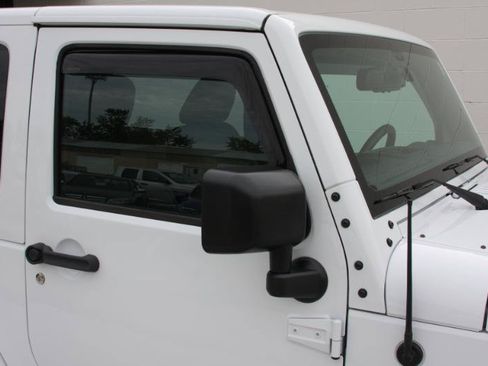 Used 2016 Jeep Wrangler Sahara AWD/4WD image 4